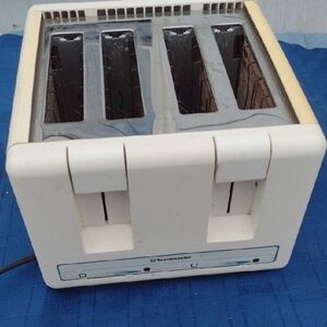 Toastmaster 4-Slice Toaster - White